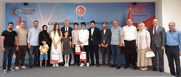 LGS ŞAMPİYONUMUZ KAYMAKAMIMIZ TARAFINDAN ÖDÜLLENDİRİLDİ